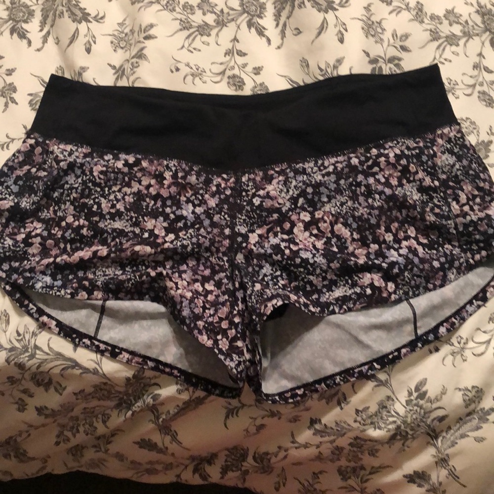 Lululemon Floral Speed Shorts size 10 2.5”